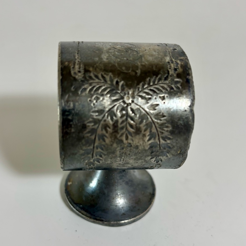 Napkin Rings Antique Silver Plate Meriden B Company Etched Leaf Pattern